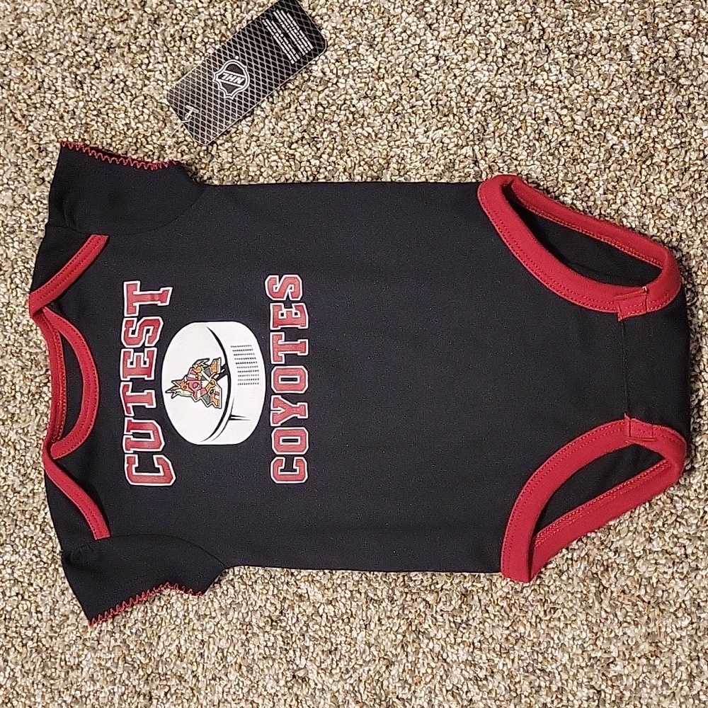 NWT NHL coyotes onesie